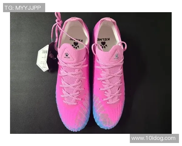 粉色足球鞋闪耀球场 球星们的炫酷瞬间与独特风采