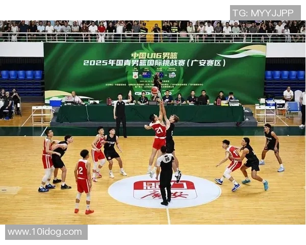 足球明星挑战篮球赛场展现全能运动天赋引发热议 足球明星挑战篮球赛场展现全能运动天赋引发热议